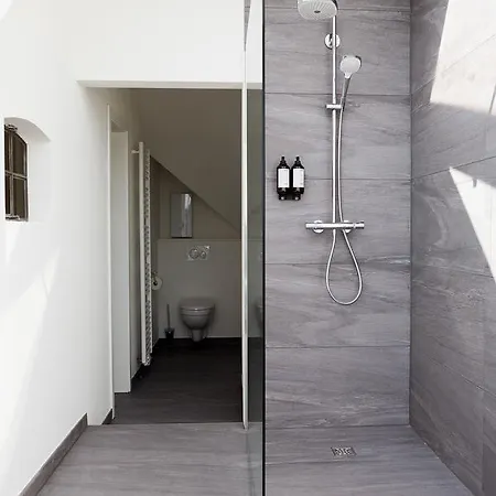 Ξενοδοχείο με διαμερίσματα B-boardinghouse 4*
