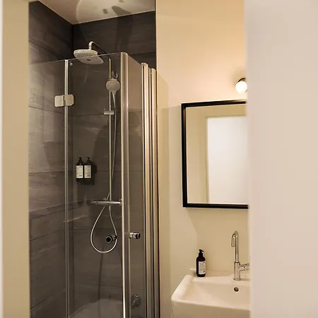 Ξενοδοχείο με διαμερίσματα B-boardinghouse 4*