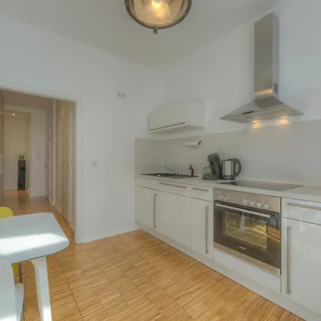 Ξενοδοχείο με διαμερίσματα B-boardinghouse 4*